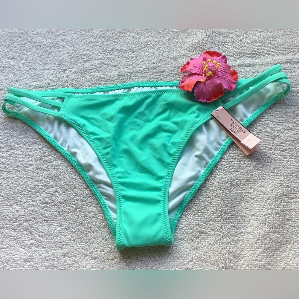 ☀️New Strappy Cheeky by Victoria’s Secret